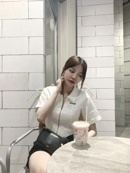 Chị Hương